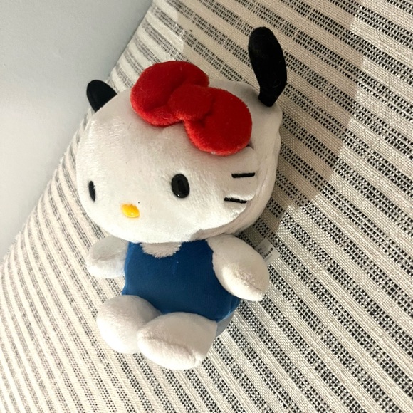 🎉 RARE 🎉 - Hello Kitty plushie dressed in Pochacco costume 5” - Picture 3 of 8